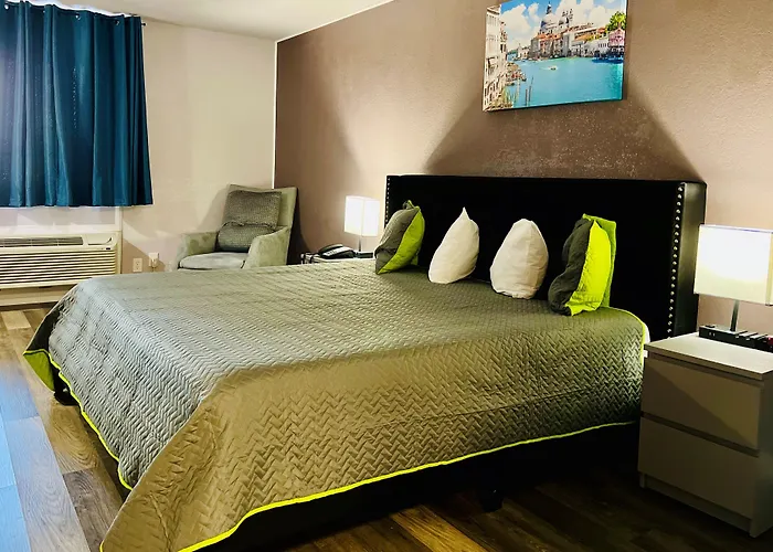 R Nite Star Hotel At Arlington Entertainment District